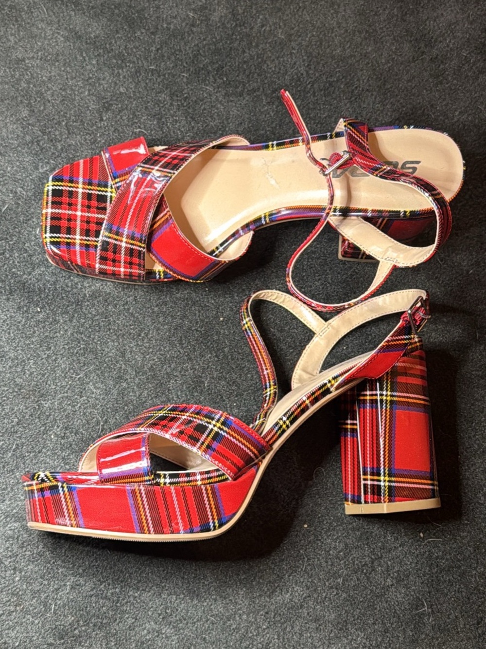 8 pairs of Shoes